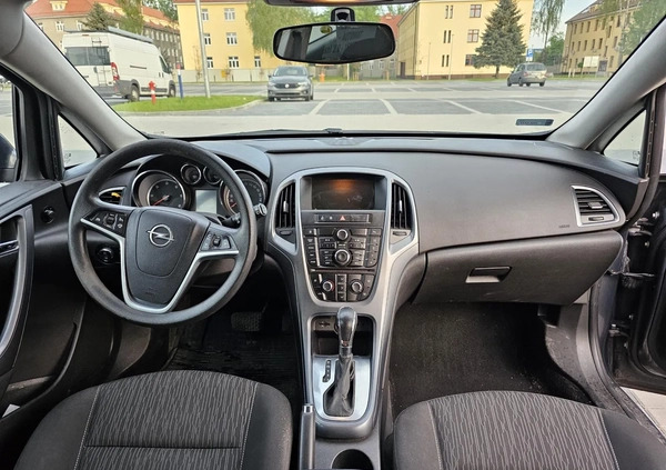 Opel Astra cena 18000 przebieg: 223774, rok produkcji 2013 z Wałcz małe 254